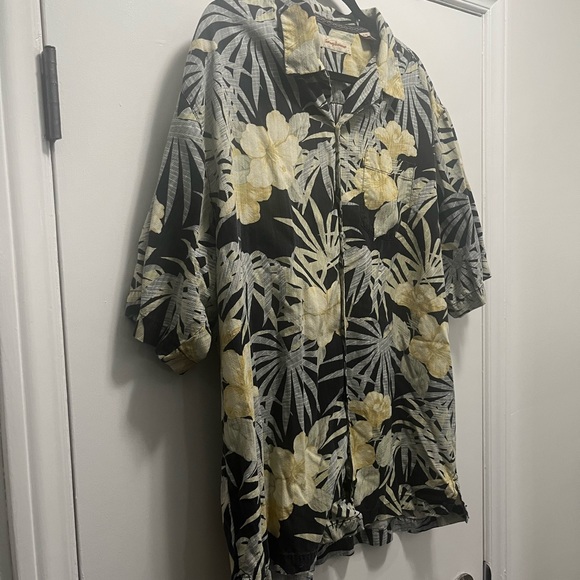 Tommy Bahama Hawaiian Shirt 🌺 - Picture 4 of 16